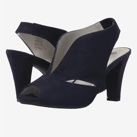 Eric Michael Shoes - GUC Eric Michael blue suede heels size 6